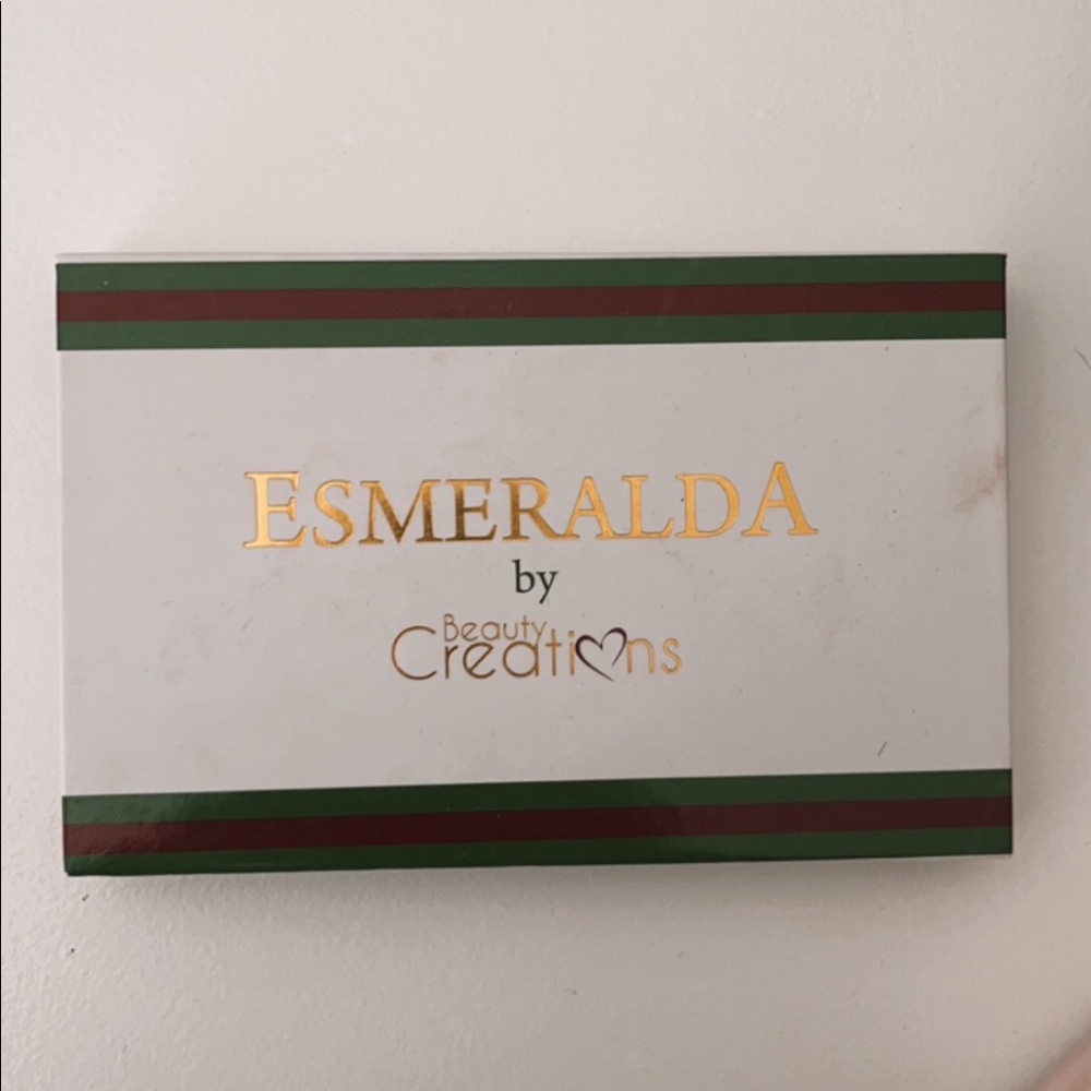 Esmeralda makeup palette